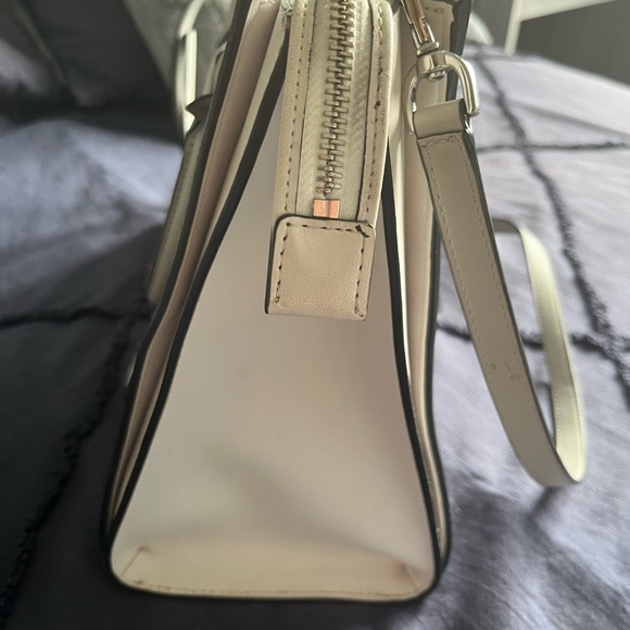 Black and greyish/whitish Michael kors hand bag. Marks shown in picture. - Picture 4 of 8